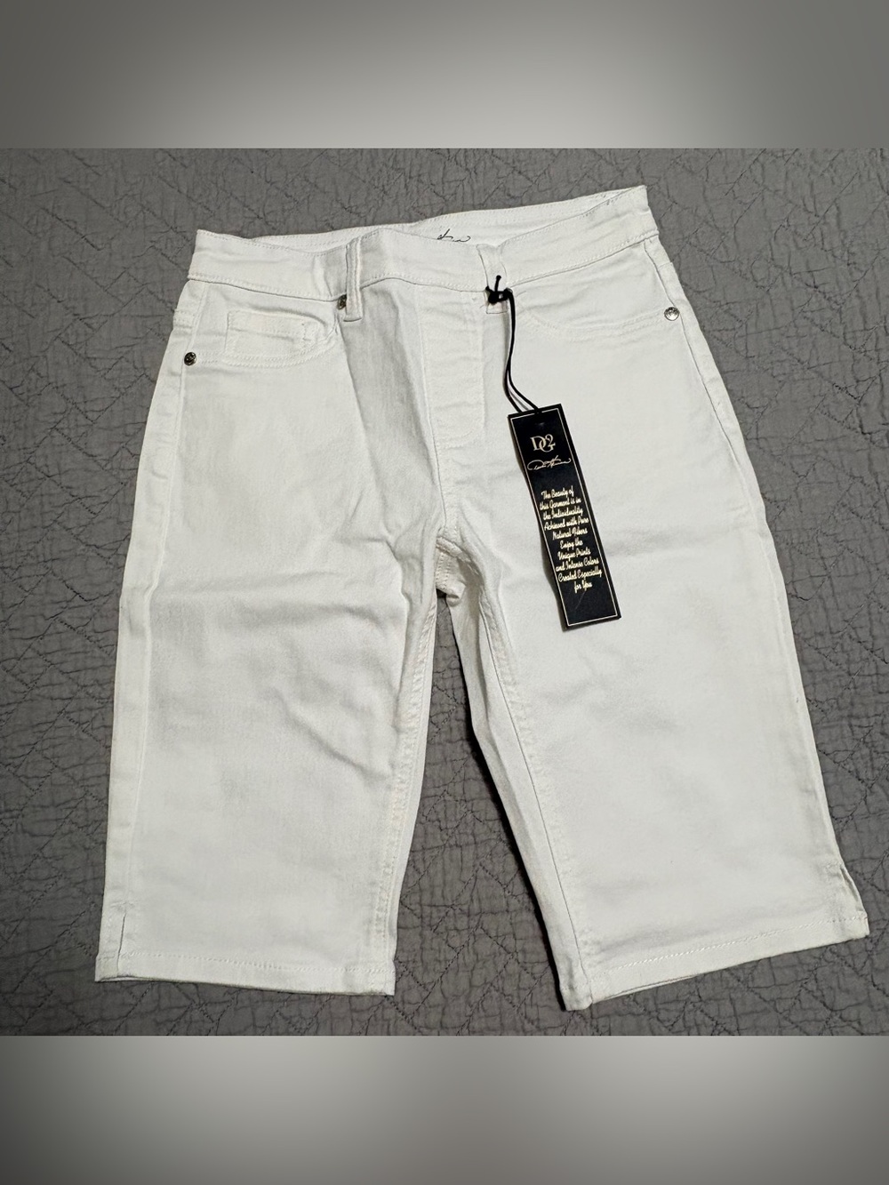 DG2 By Diane Gilman Stretch Denim Pull-On White Bermuda Shorts Size PXS - NWT